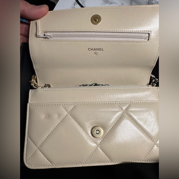 20A Chanel 19 Quilted Lambskin WOC Beige Wallet on Chain BNWT - Picture 12 of 12